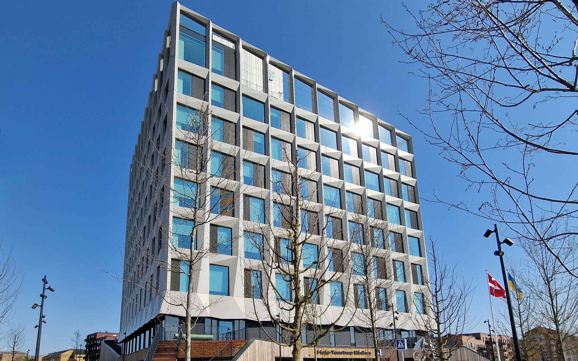 Kontorbyggeri med præfabrikerede facademoduler